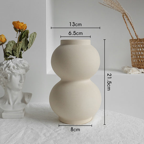 Minimalist Ceramic Vase – Perfect for Dry Flower Arrangements & Home Decor
